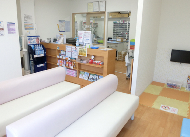 西冠トモエ薬局 内装 1
